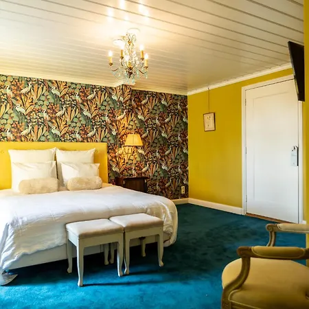Landgoed Hotel Loenen 住宿加早餐酒店 4*